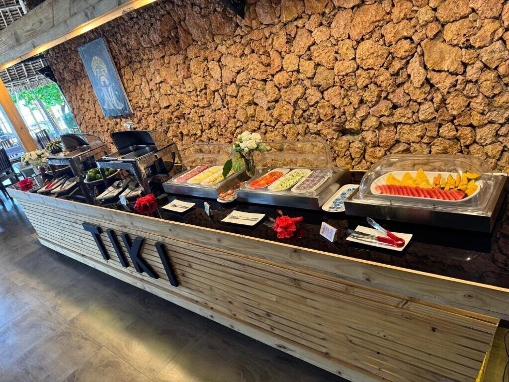 Tiki Beach Club & Resort 4* суреті