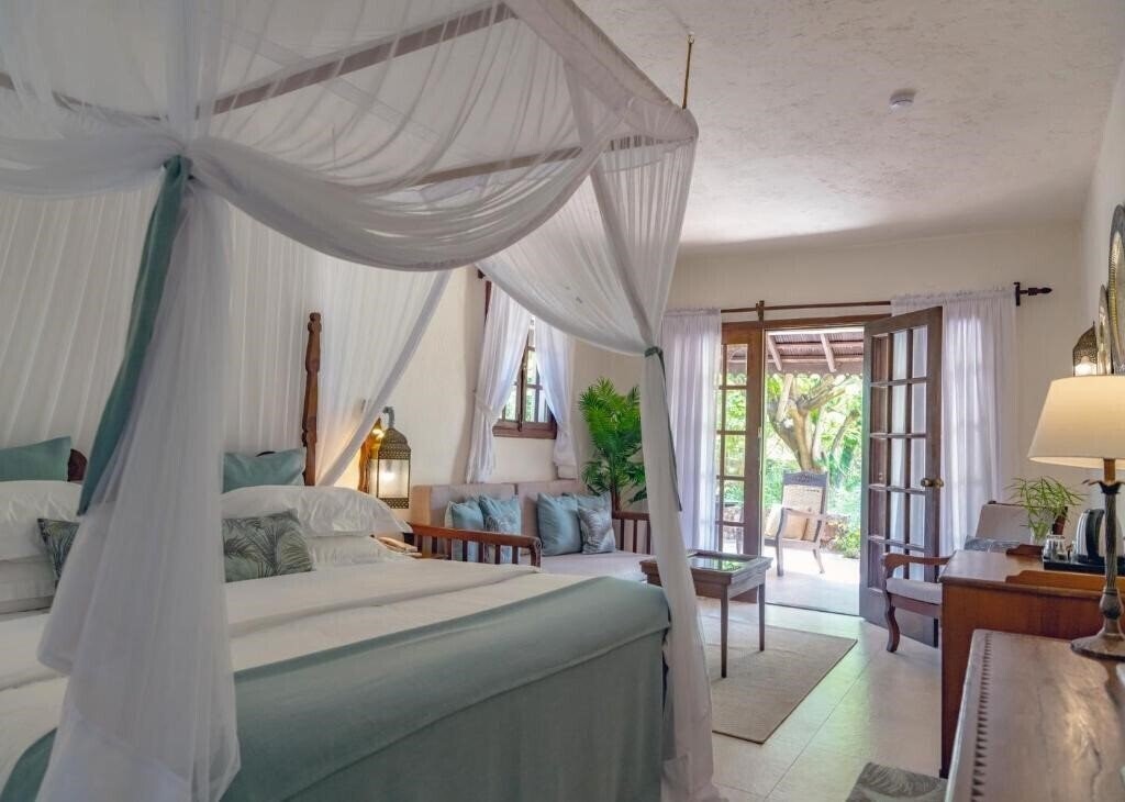 Breezes Beach Club 5* суреті