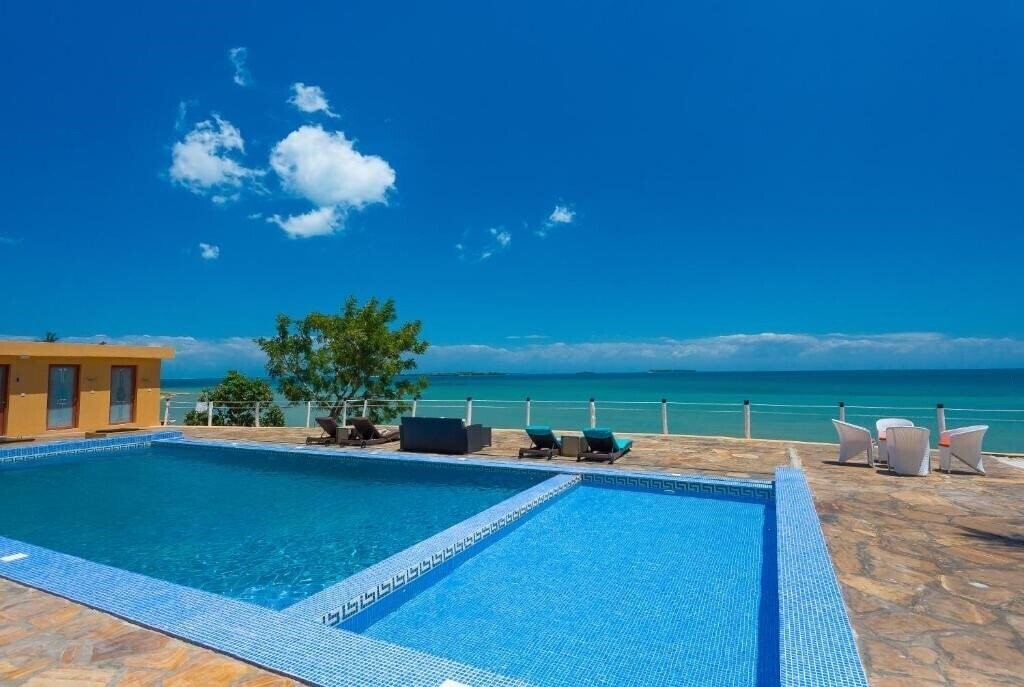 Отель Golden Tulip Zanzibar Resort 4*