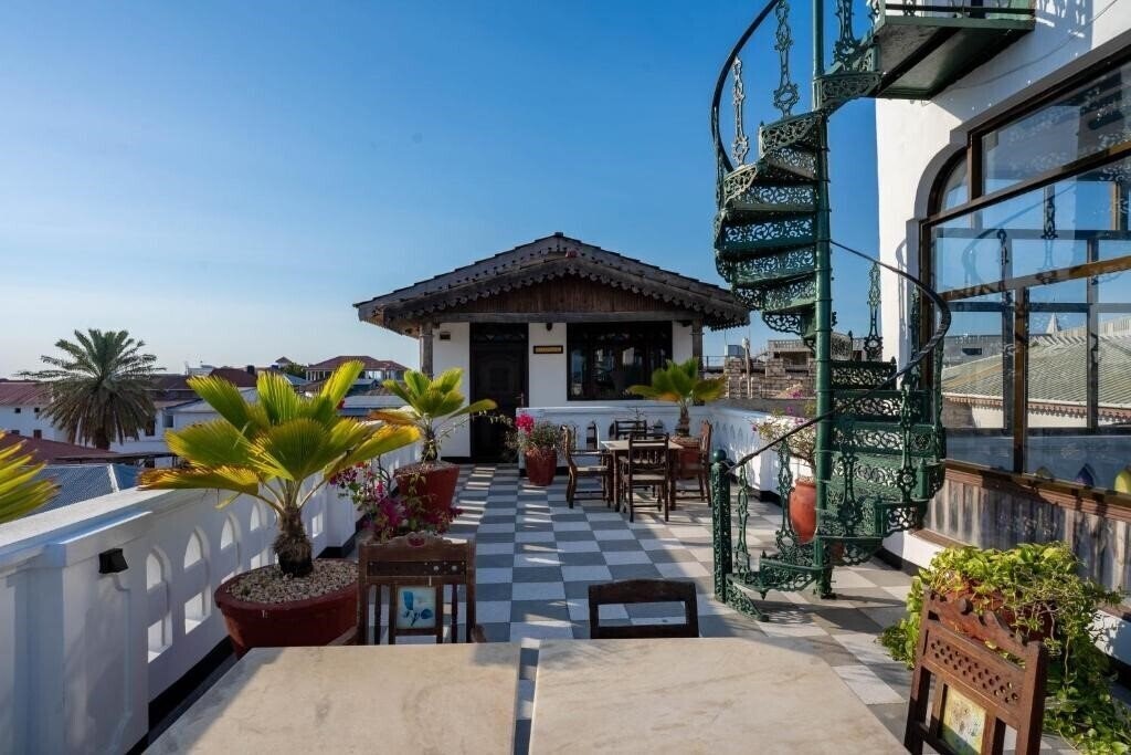 Dhow Palace Hotel (ex. Dhow Palace) 4* фотосуреті