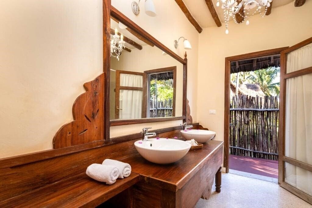 Фото Karafuu Beach Resort & Spa (ex. Karafuu Hotel) 5*