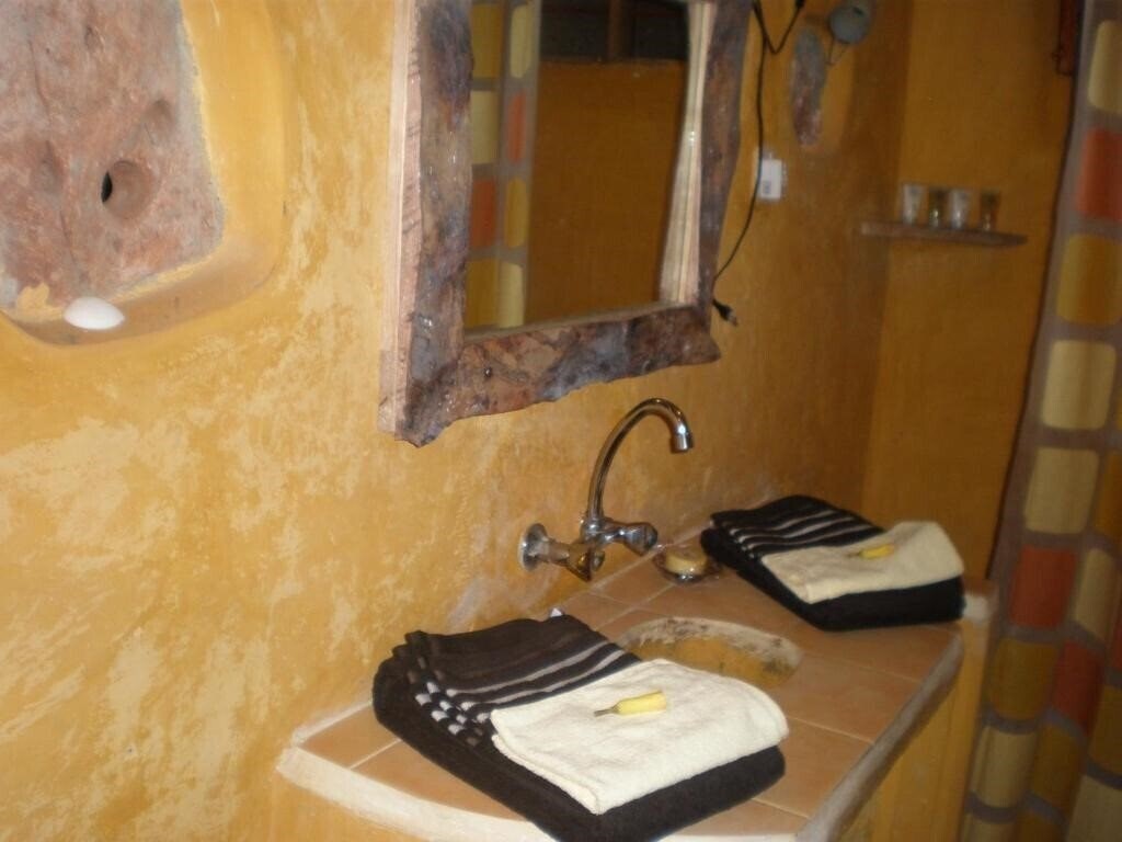 Casa Umoja Guesthouse 3* суреті