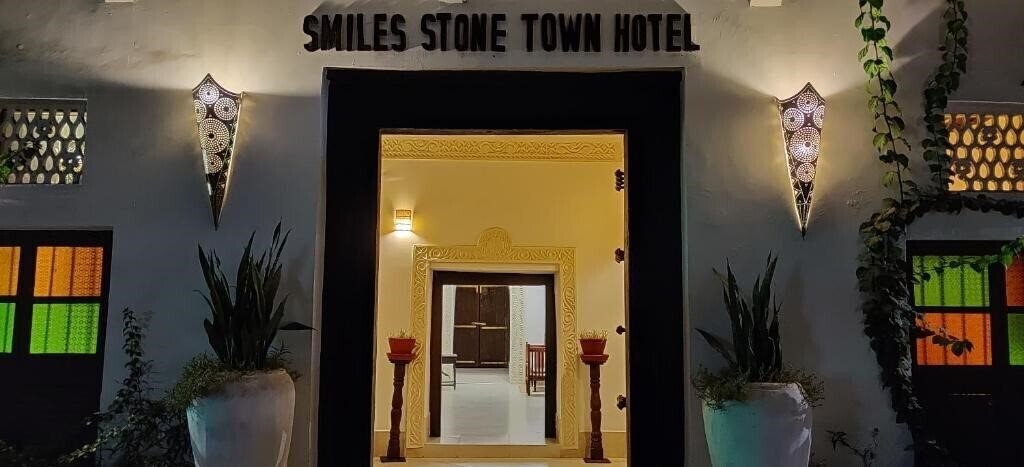 Отель Smile Stone Town Hotel 3*