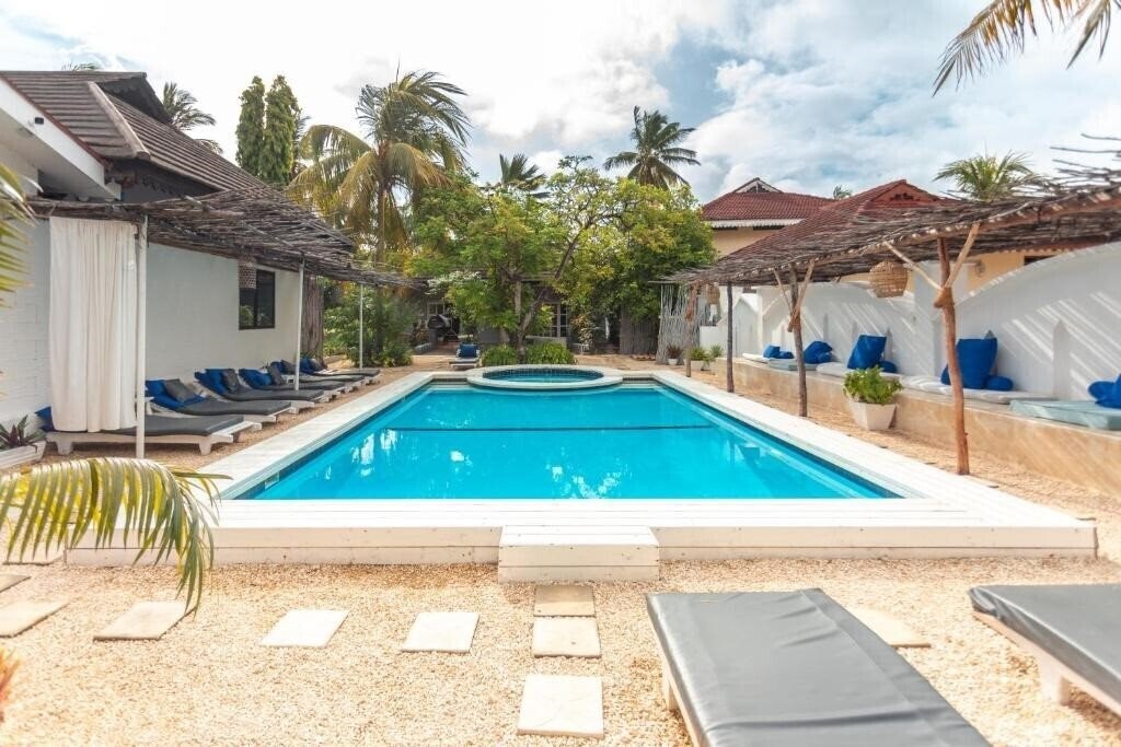 Отель B4 Boutique 4*