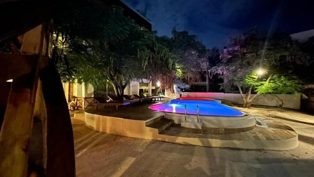 Double A Nungwi Beach Hotel 4* суреті