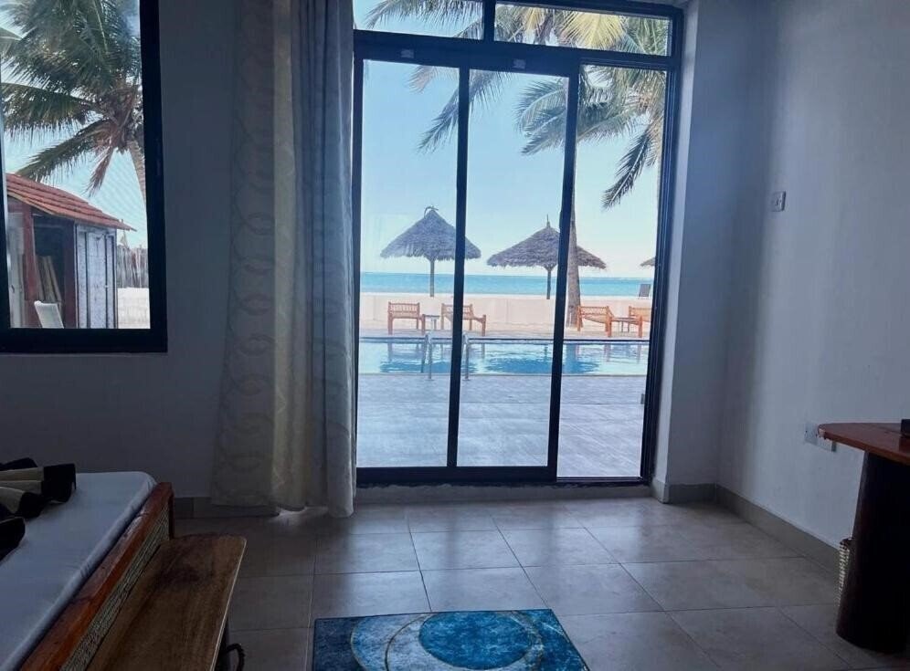 Bianco Azzurro 2* суреті