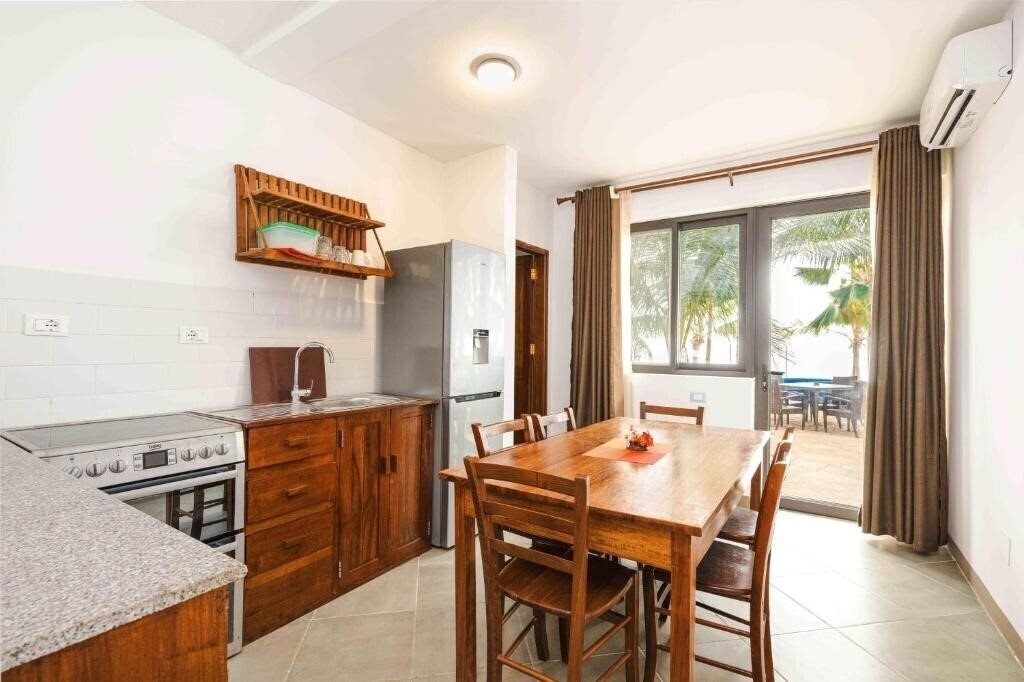 Blackstone Beach Resort 4* фотосуреті