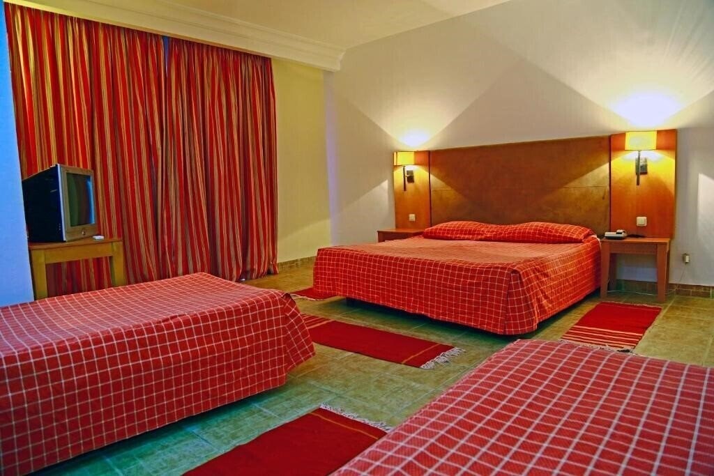 Hello Yasmine 4* суреті