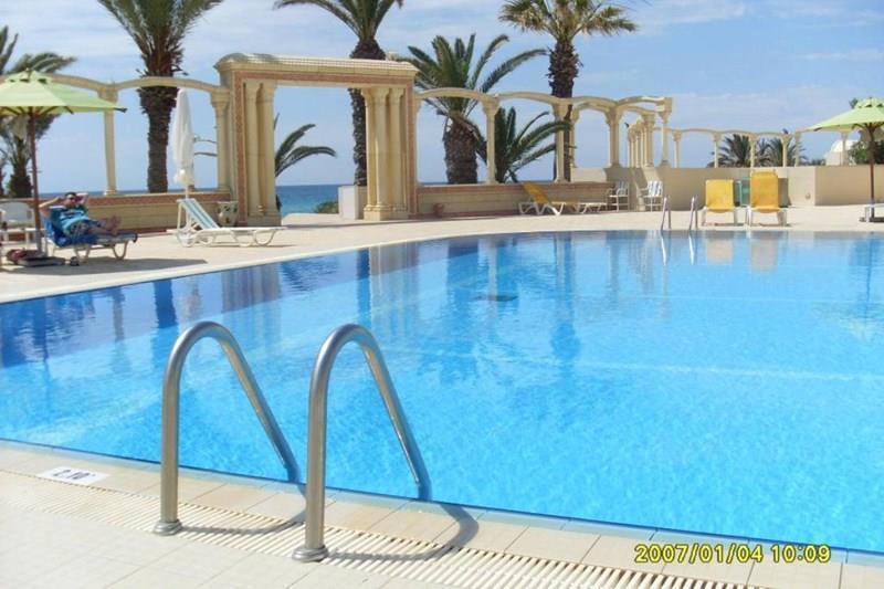 Изображение Les Colombes 3*