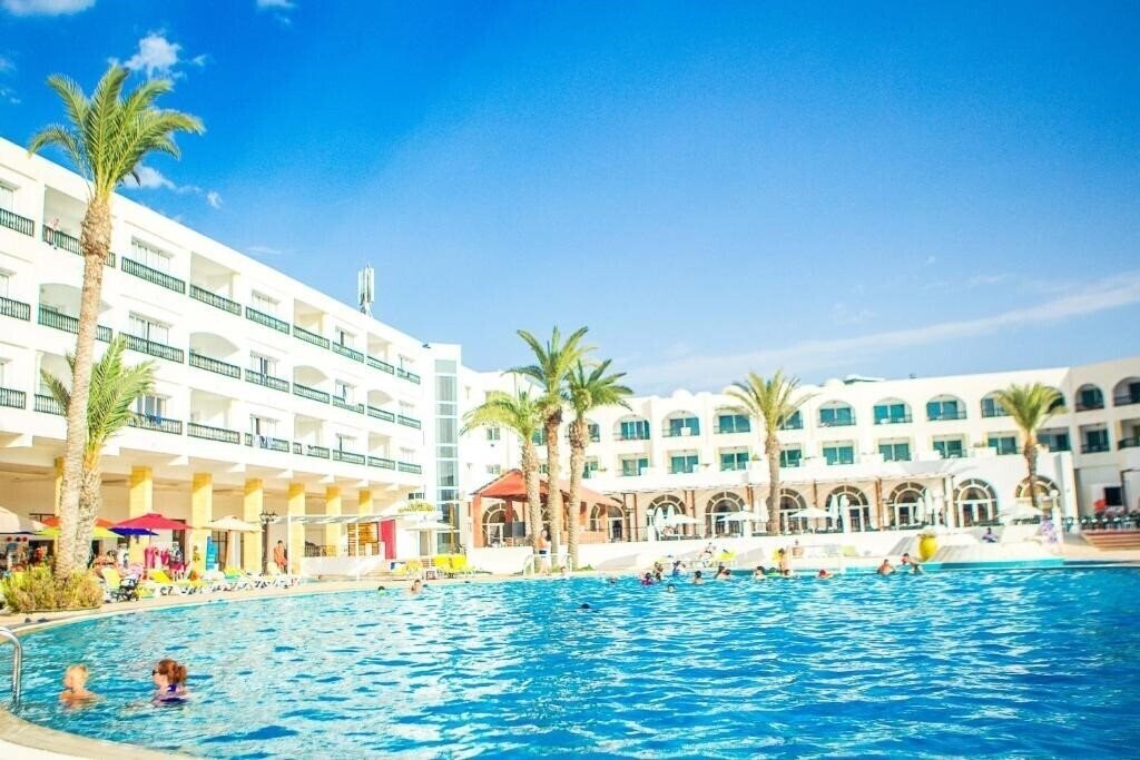 Bella Vista Family Resort (ex. Le Soleil Bella Vista Resort Hotel) 4* суреті