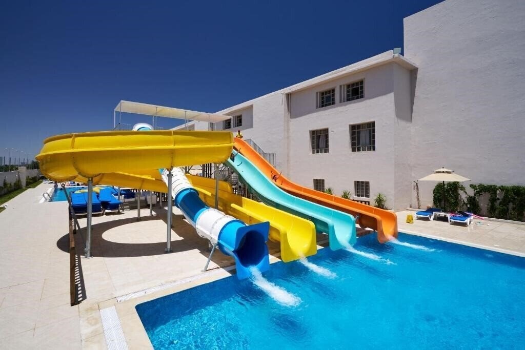 Фото Palm Beach Skanes 4*