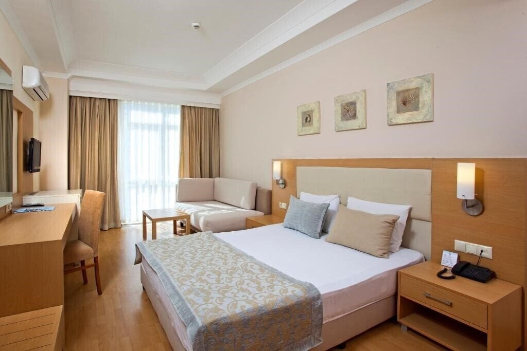 Фото Titan Select Hotel 5*