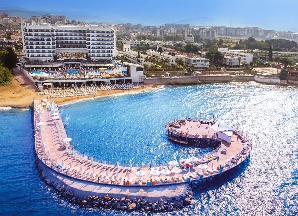 Отель Azura Deluxe Resort & SPA 5*