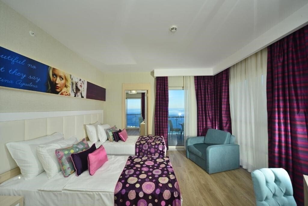 Фотография Azura Deluxe Resort & SPA 5*