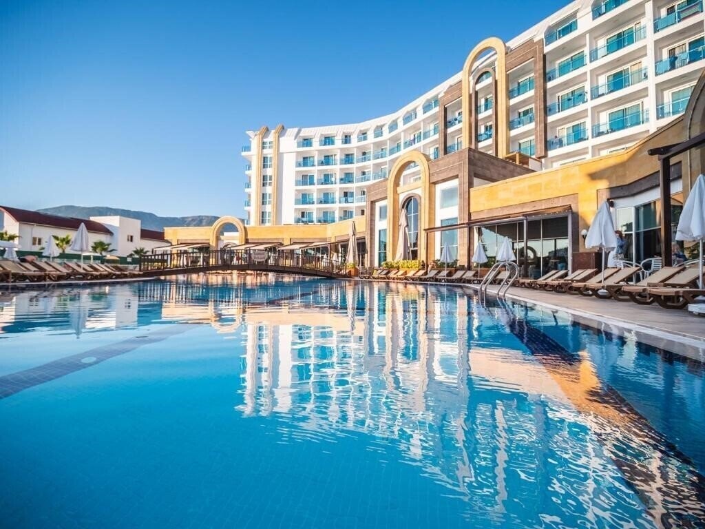 The Lumos Deluxe Resort Hotel & SPA 5* қонақ үйі
