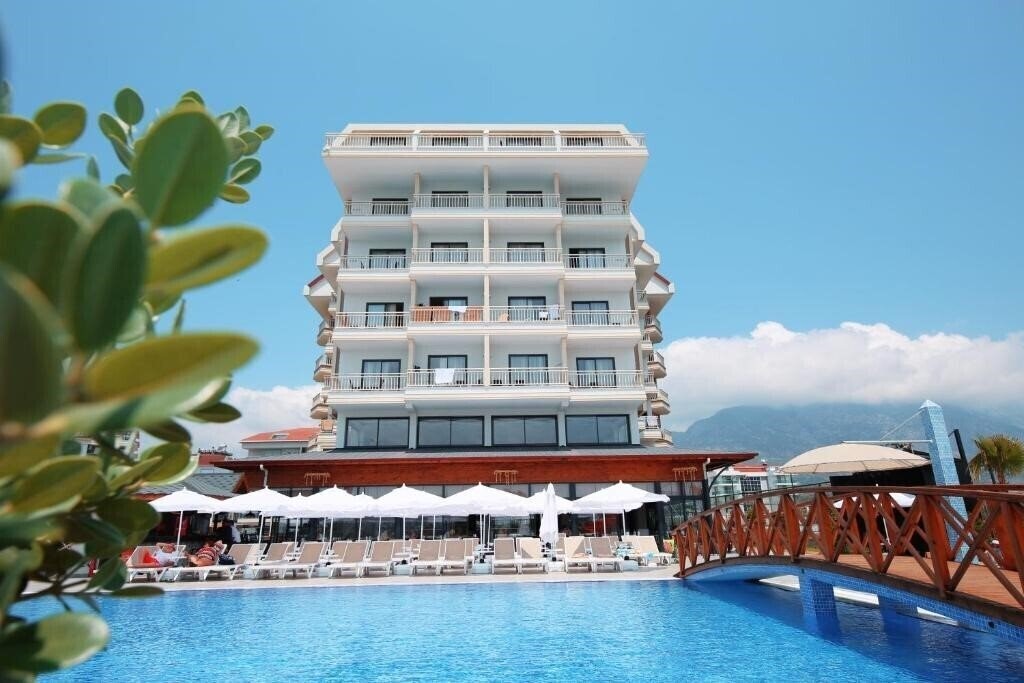 Отель Sey Beach Hotel & Spa 4*