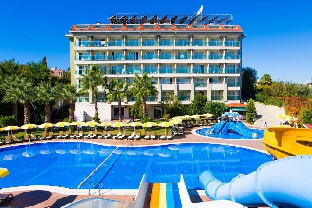 Отель Gardenia Beach 4*