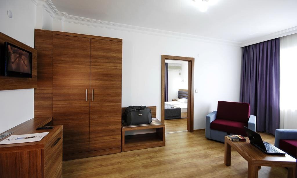 Sealine Hotel (ex. Bonapart Sealine Hotel) 3* фотосуреті