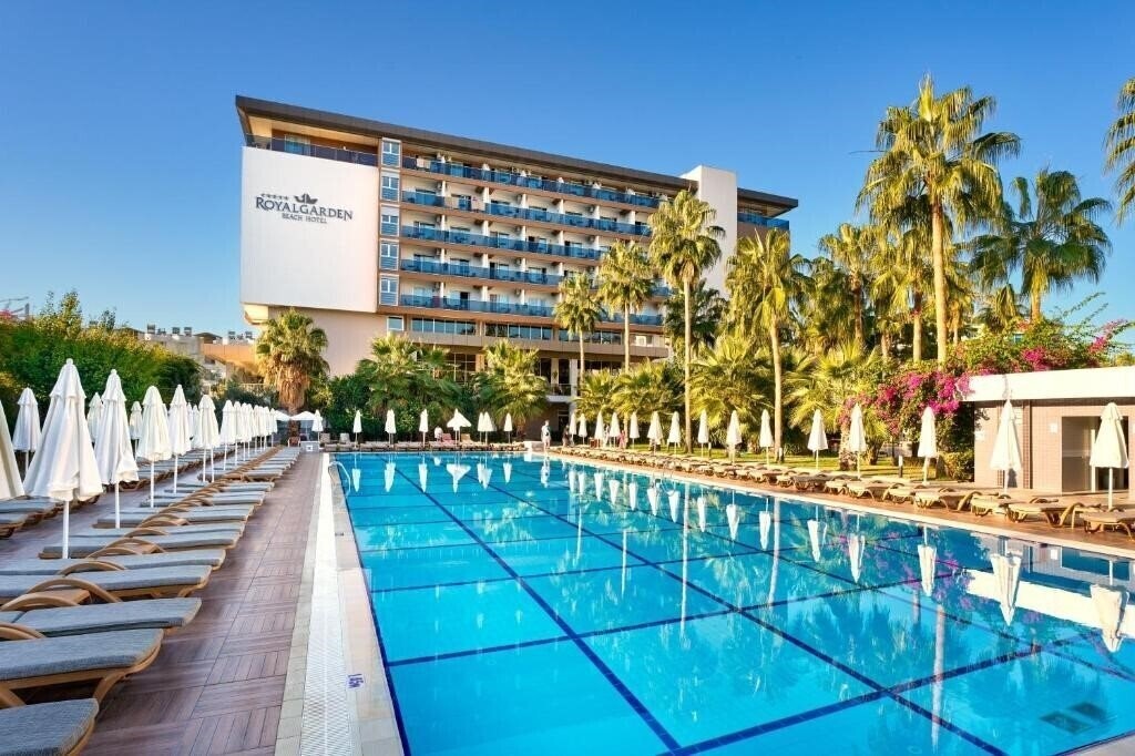 Отель Royal Garden Beach Hotel 5*