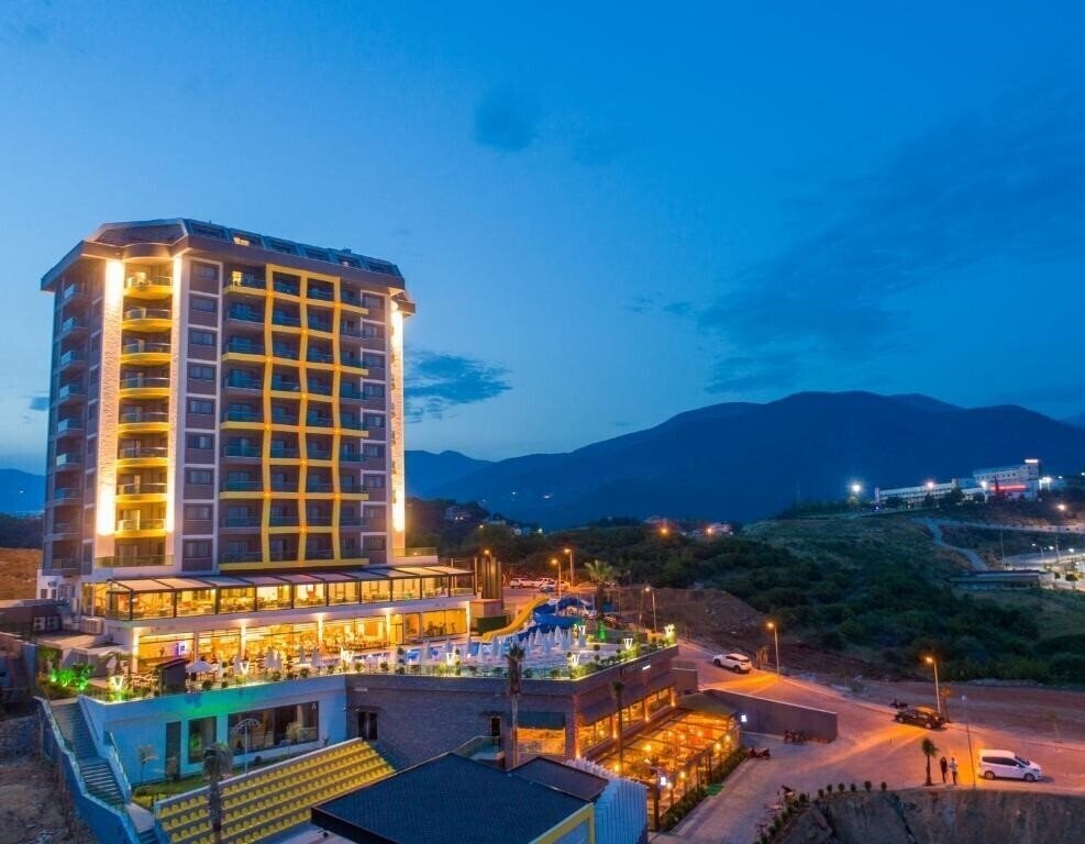 Отель Campus Hill Hotel 5*