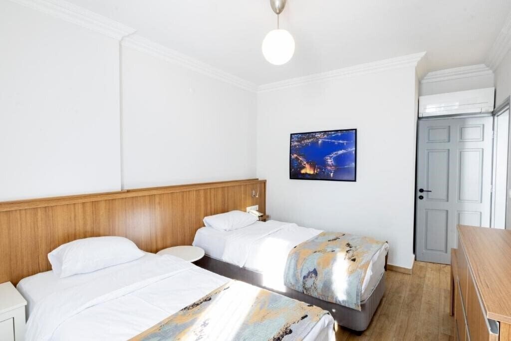 Отель Comfort Suites 3*