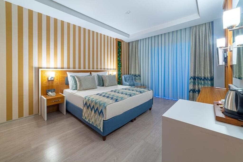 Фото Lonicera Premium 4*