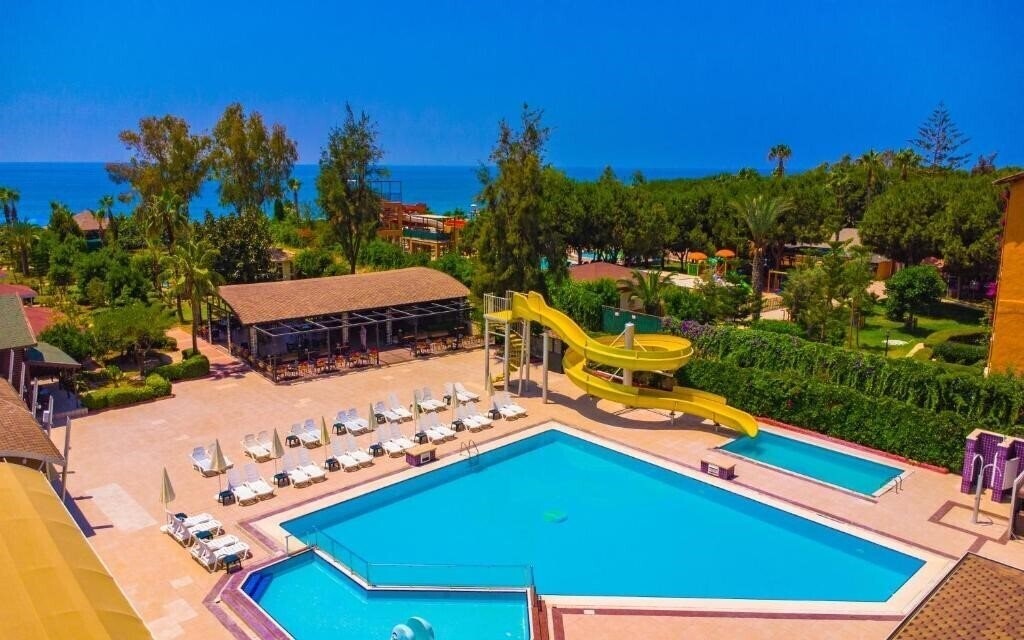 Clover Magic Garden Beach 3* суреті