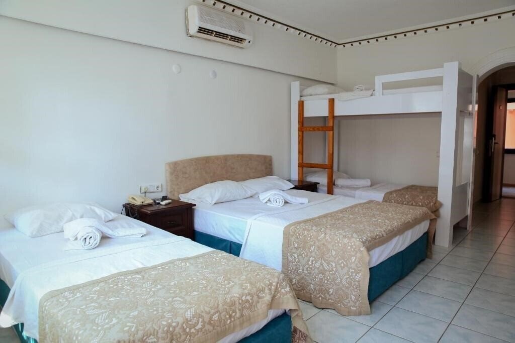 Eras Hotel 3* суреті