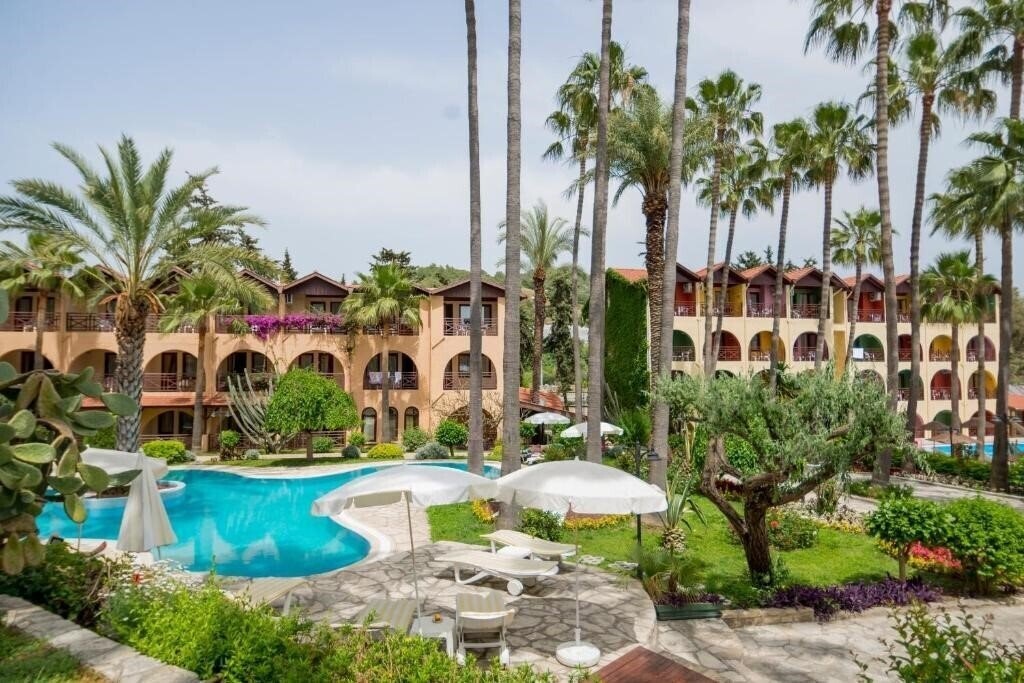 Фотография Club Tropical Beach Hotel (ex. Club Tropical Paradise & SPA, Green Paradise Beach Hotel, Tropical Hotel Konaklı) 4*