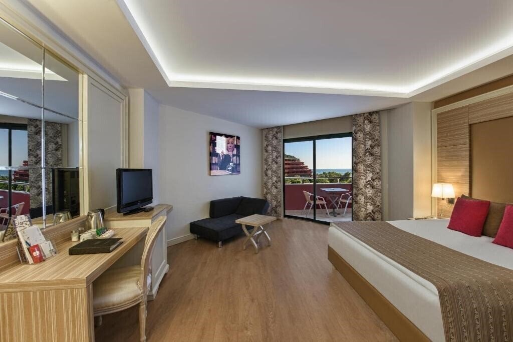 Delphin Deluxe Resort 5* суреті