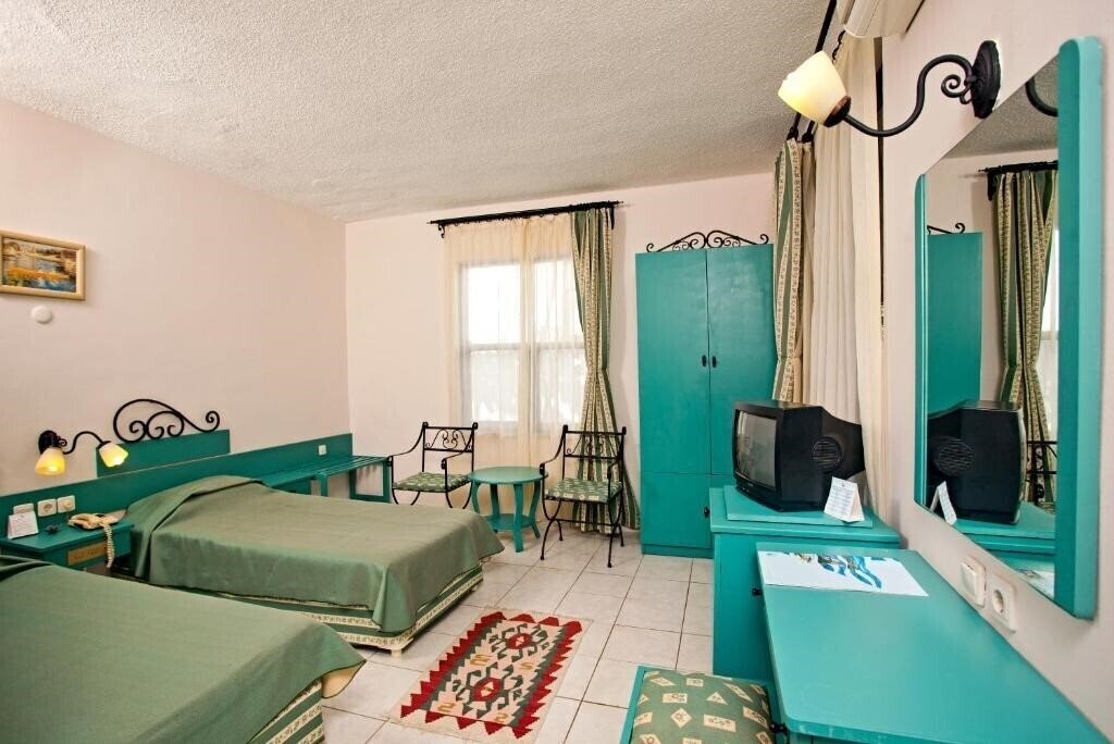 Фото Club Titan 4*