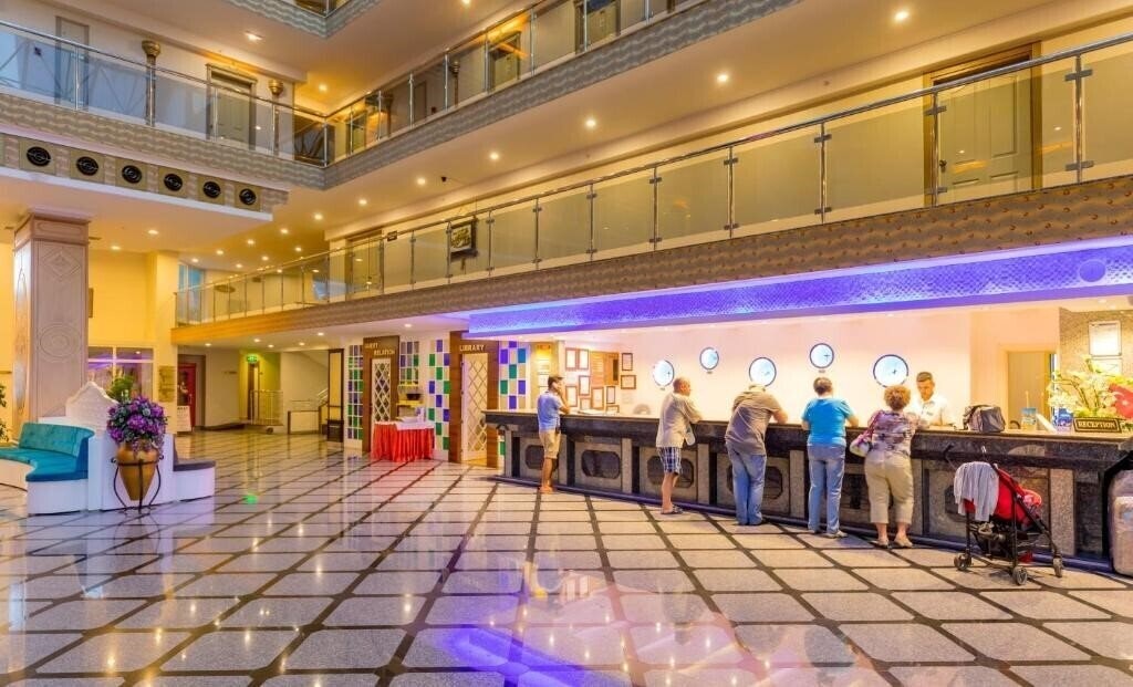 Holiday Park Resort 5* фотосуреті