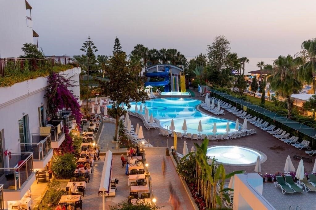 Фото Holiday Park Resort 5*