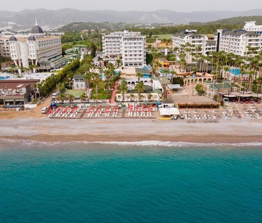 Отель Holiday Garden Resort 5*