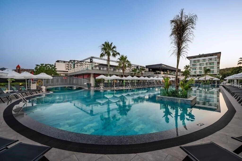 Отель White City Resort Hotel 5*