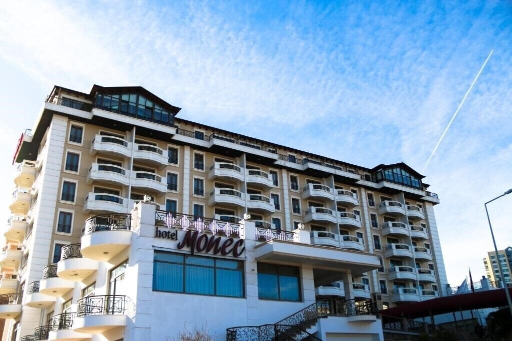 Отель Monec 4*