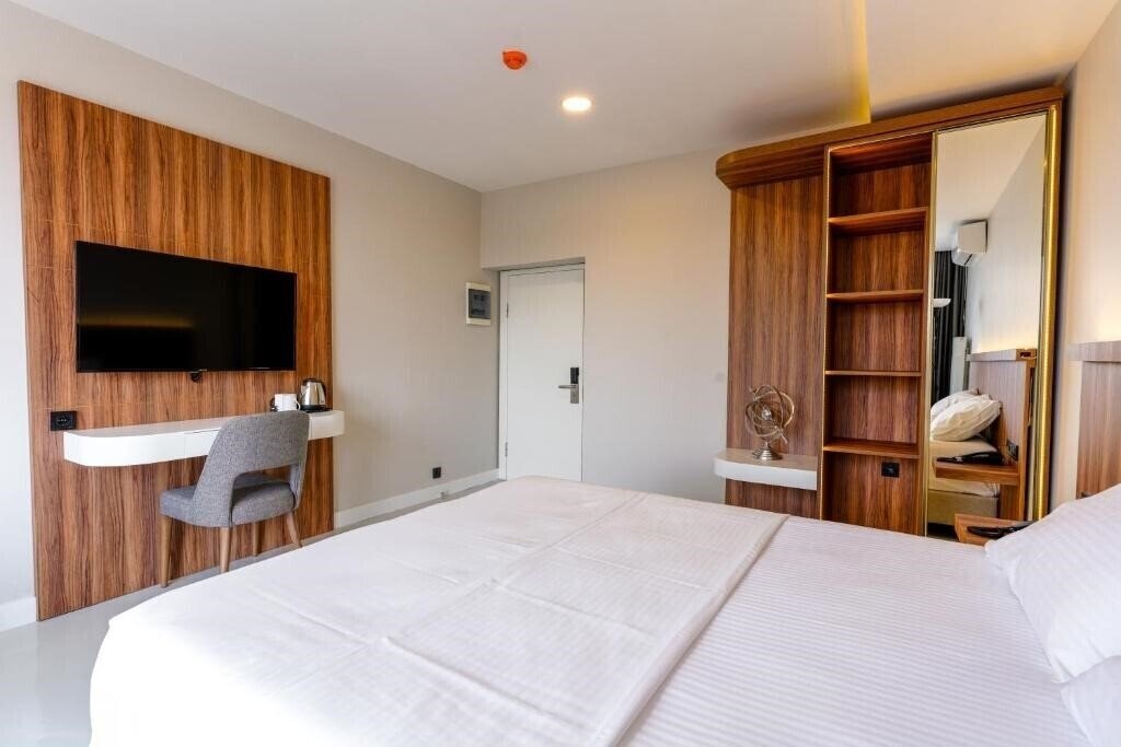 Фото Joyful Hotel (ex. Inn 65 Budget) 3*