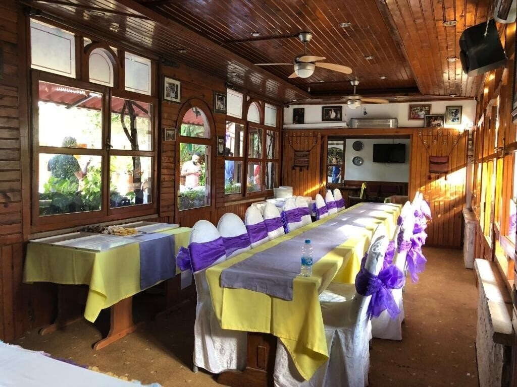 Karyatit 3* фотосуреті