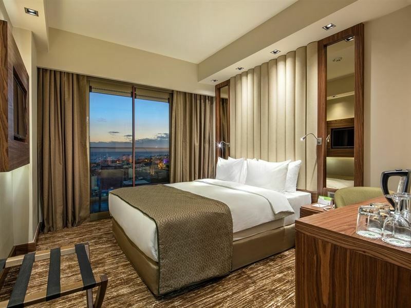 Holiday Inn Antalya Lara by IHG (ex. Holiday Inn Lara, Holiday Inn Antalya) 4* суреті