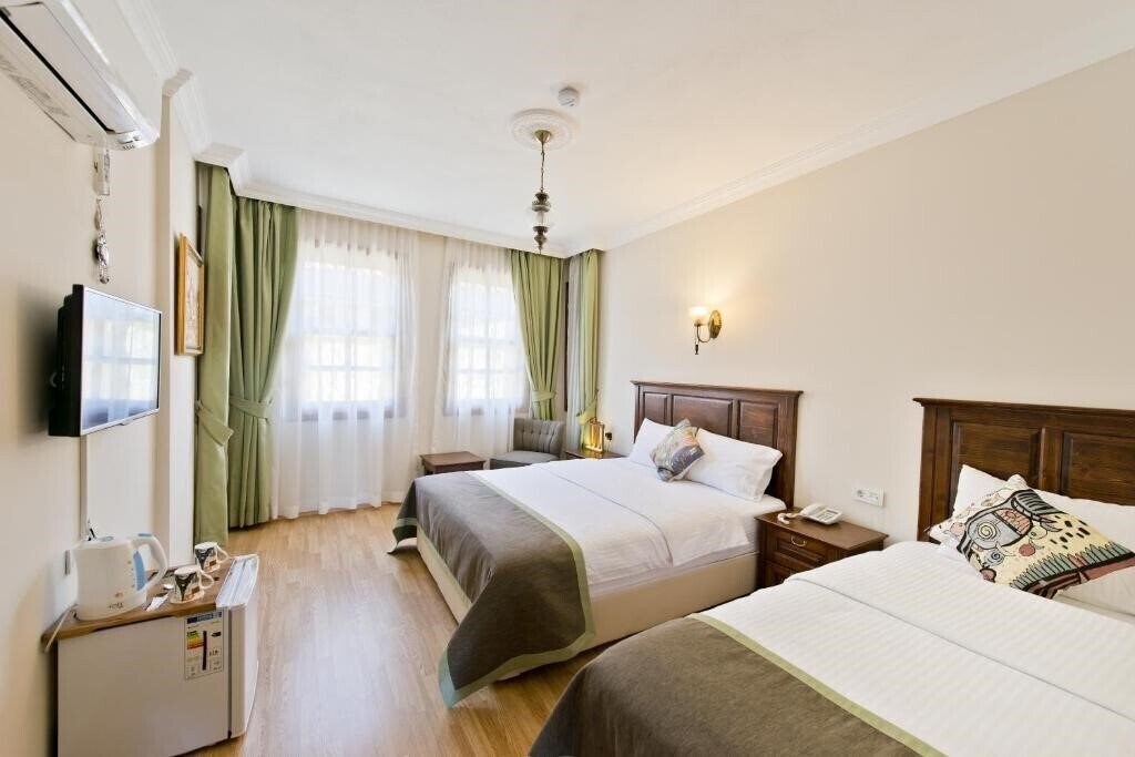 Hadrian Gate Hotel 1* суреті