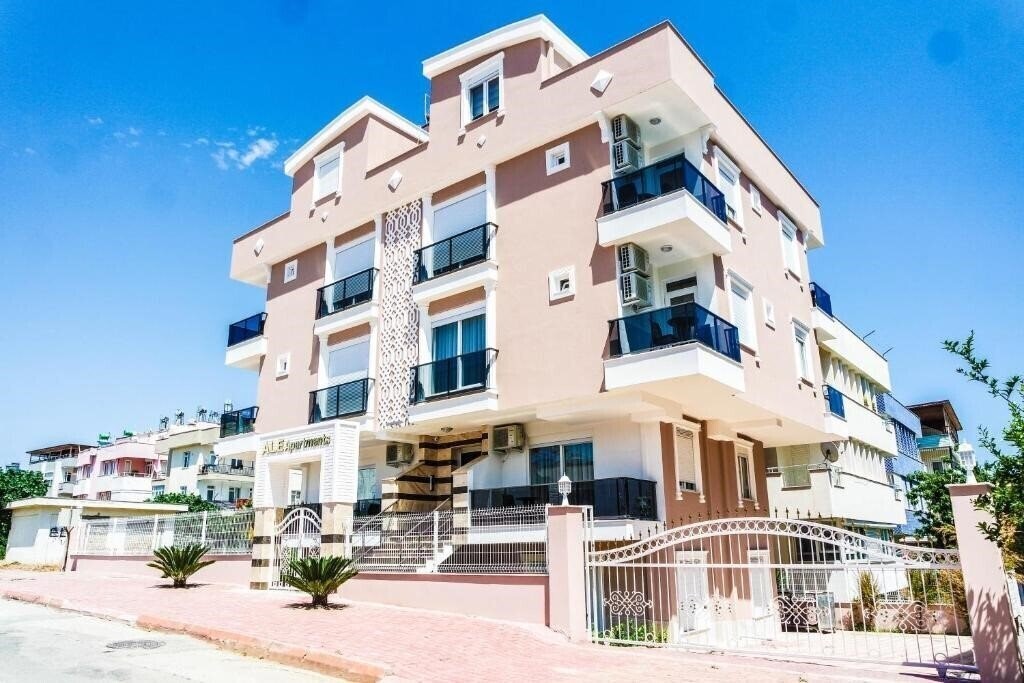 Отель Ale Apartments Hotel 3*