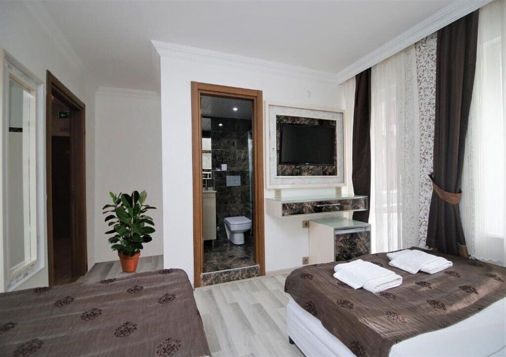 Behram Hotel 2* фотосуреті