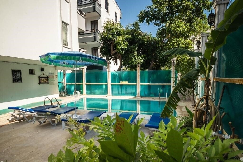 Behram Hotel 2* суреті