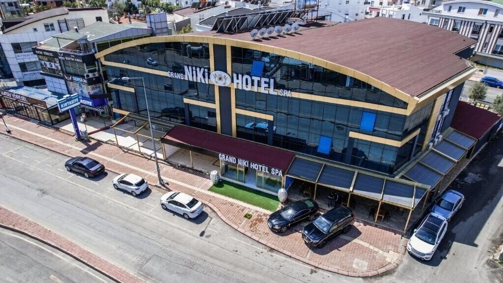 Отель Grand Niki Hotel & SPA Hotel 4*