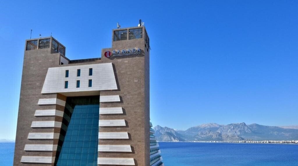 Отель Ramada Plaza By Wyndham  Antalya (ex. Ramada Plaza Antalya) 5*