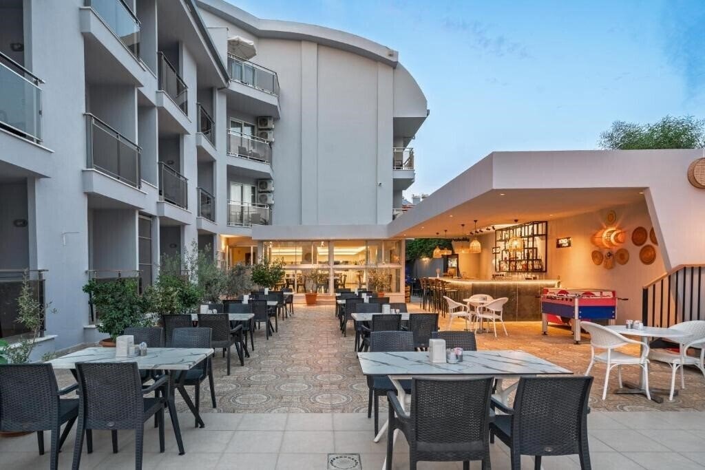 Картинка A Hotel Side 3*