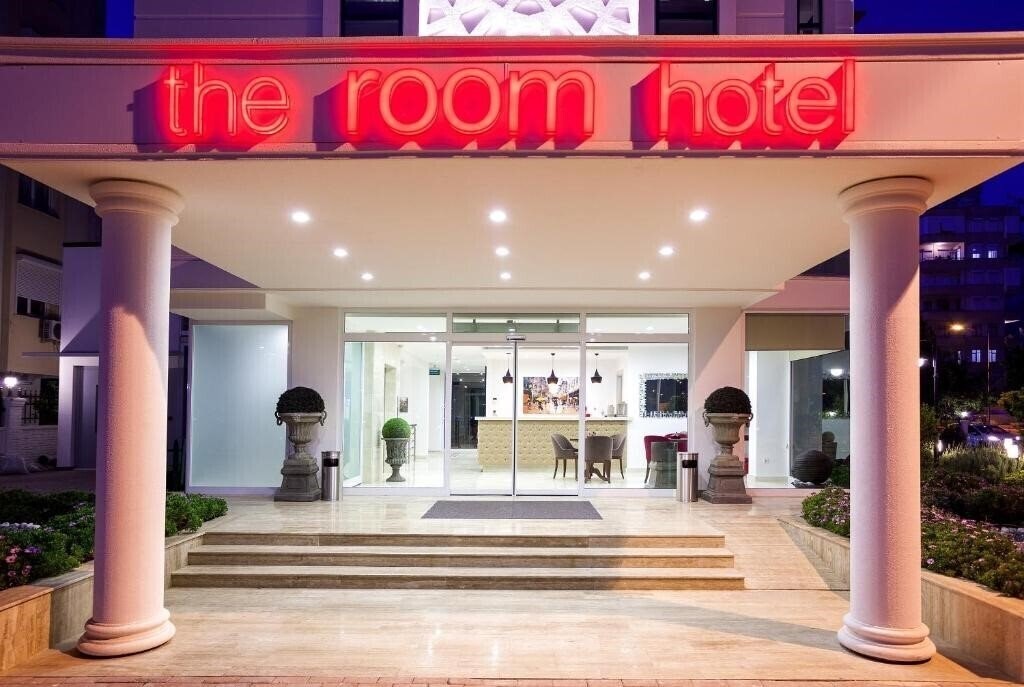Отель The Room Hotel & Apartments (ex. Room Hotel) 4*