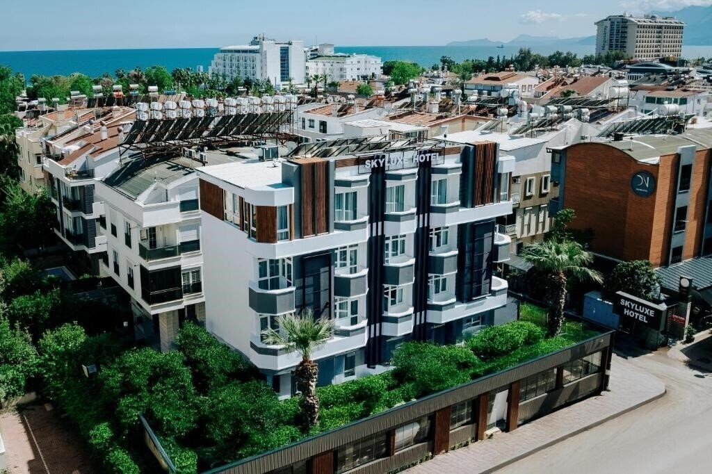 Отель Sky Luxe Hotel 5*