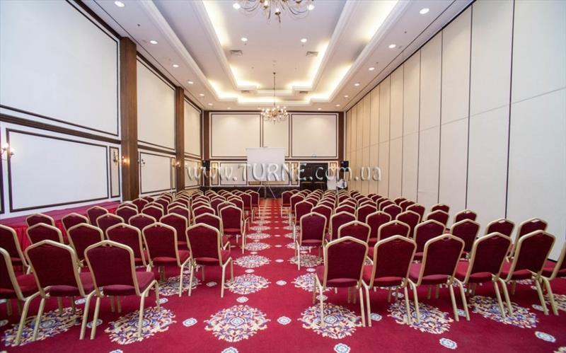 Отель Wow Hotels Run Of The House 5*