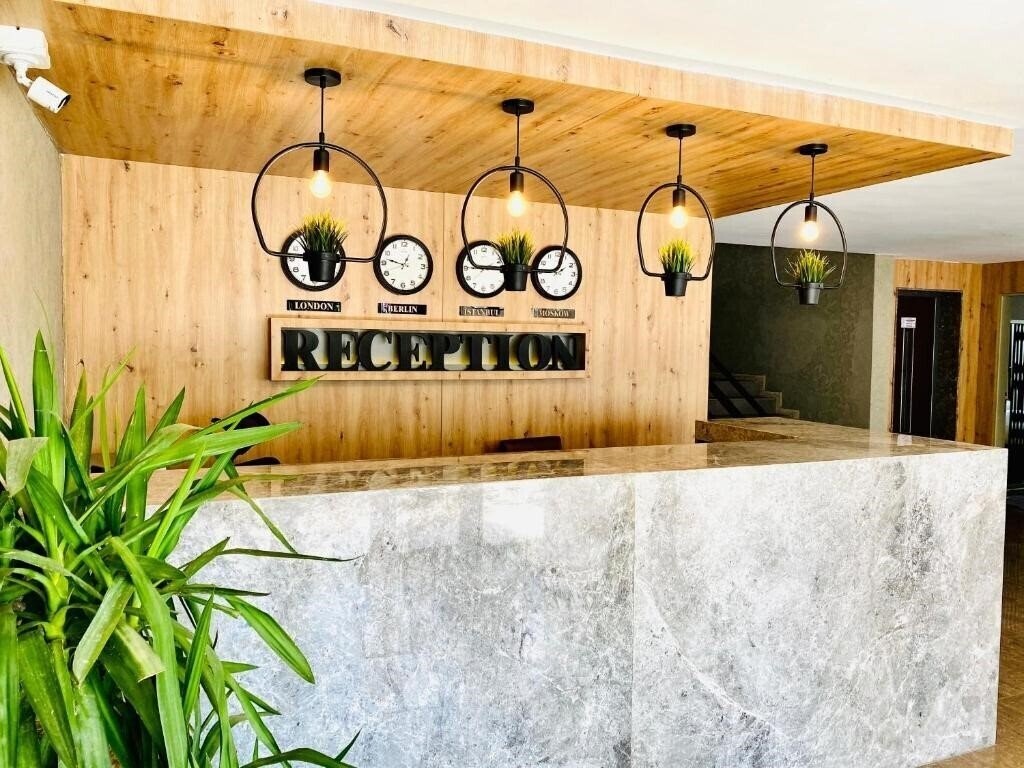 The Royal City Hotel 3* суреті